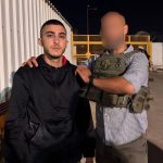 دستگیری جوانی که بر روی افسر صهیونیست آب دهان انداخته بود | تصاویر