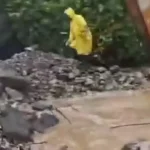 جاده اسالم به الماس در اردبیل زیر آب رفت