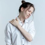 بدنتان بی‌دلیل درد می‌کند؟ شاید پای مشکلی پنهان در میان است