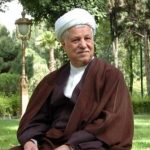 فیلم / لحظاتی همراه با کوهنوردی حرفه‌ای مرحوم هاشمی رفسنجانی / از نوشیدن آبِ آبشار تا نوشتن یادگاری روی تخته سنگ ….